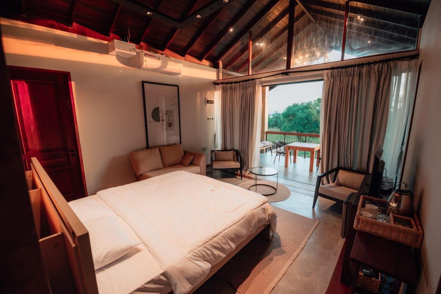 The Villa Lakeshore Anuradhapura Esterno foto